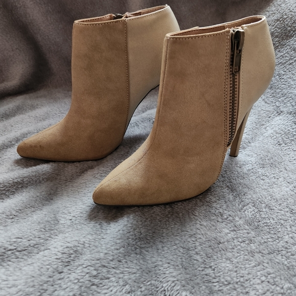Michael Antonio Shoes - NWOT Woman's Heel/Boot Shoes Size 7